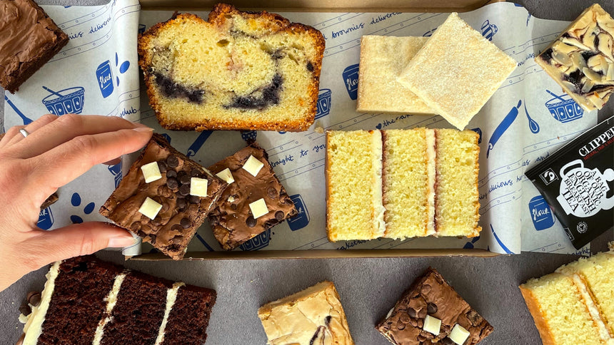 The Mór Card The Cake Tasting Club Classic Cake Box