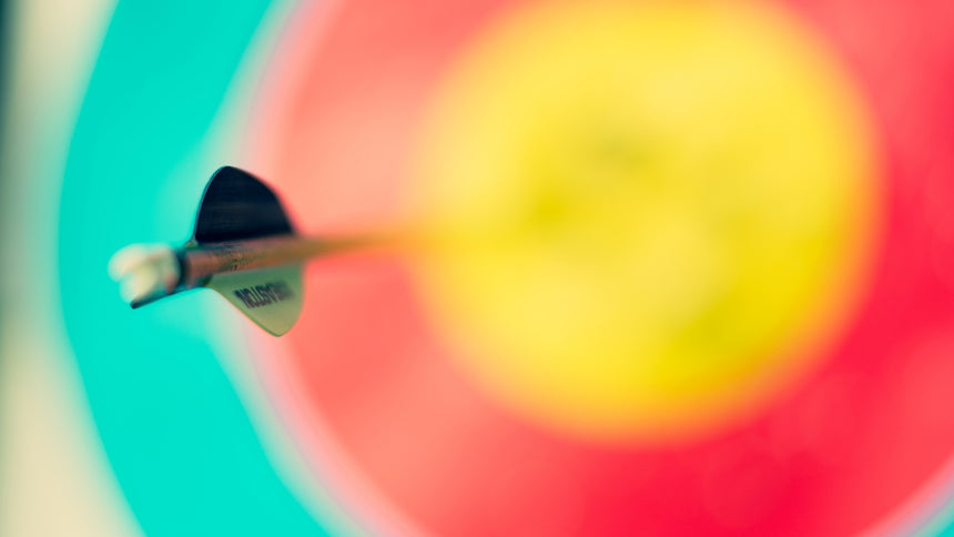 The Mór Card Mindset coaching sessions by Geoff Nicholson a dart in a bullseye