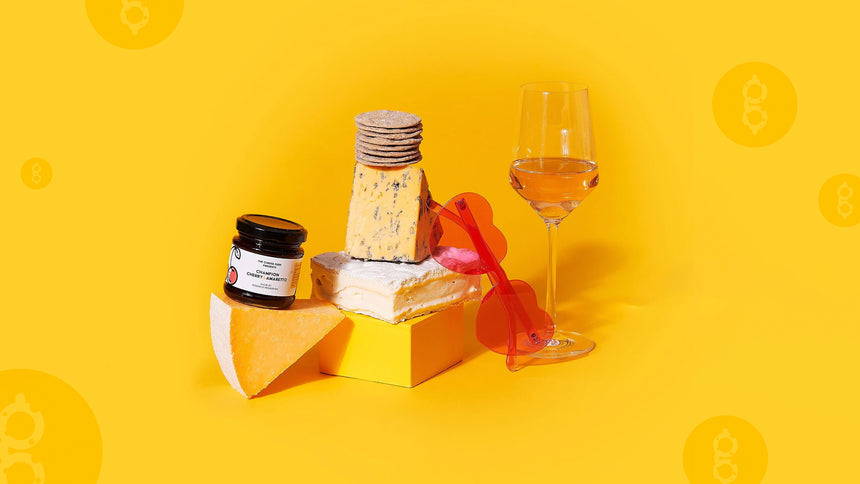 The Mór Card Cheesegeek Cheese and Wine Box