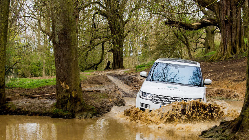 The Mór Card Land Rover Experience White Land Rover Driving Through Water